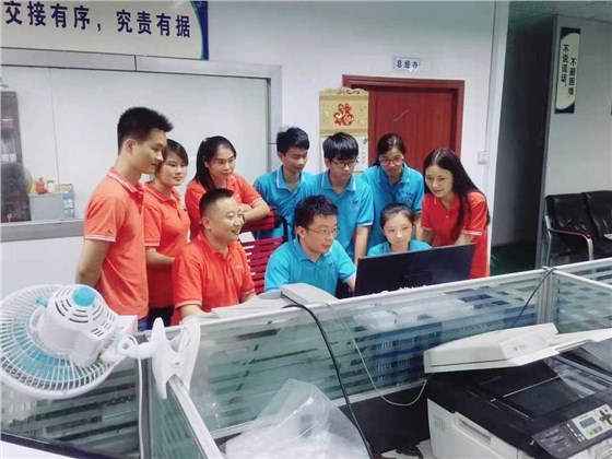 博騰納小伙伴在學(xué)習(xí)中 博騰納小伙伴在學(xué)習(xí)中