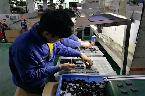 選擇藍(lán)牙耳機(jī)模具廠&mdash;&mdash;開模前您需要了解這個(gè)！