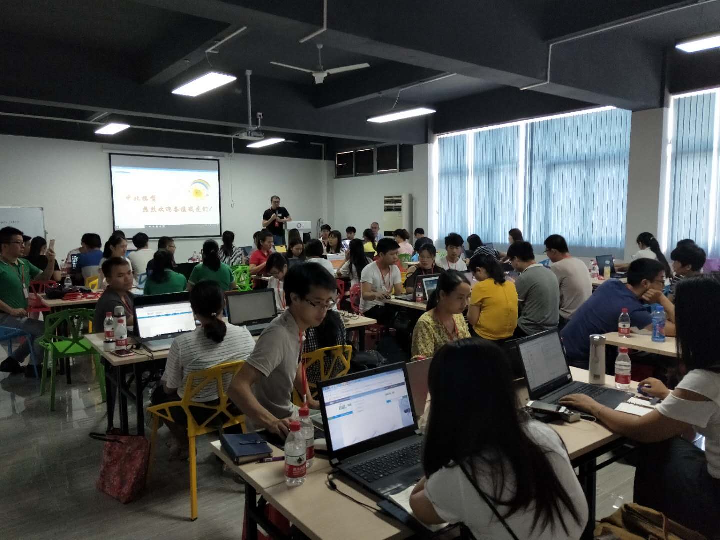 博騰納塑膠模具&mdash;&mdash;集體辦公
