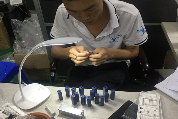 藍牙耳機模具廠&mdash;&mdash;博騰納更愿傾心為您服務(wù)
