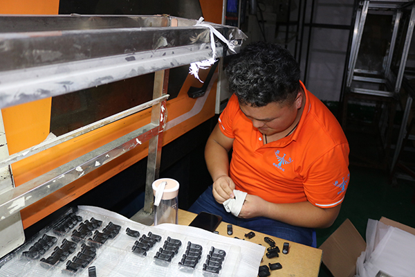 注塑模具制造廠&mdash;&mdash;博騰納精工細作只為客戶滿意