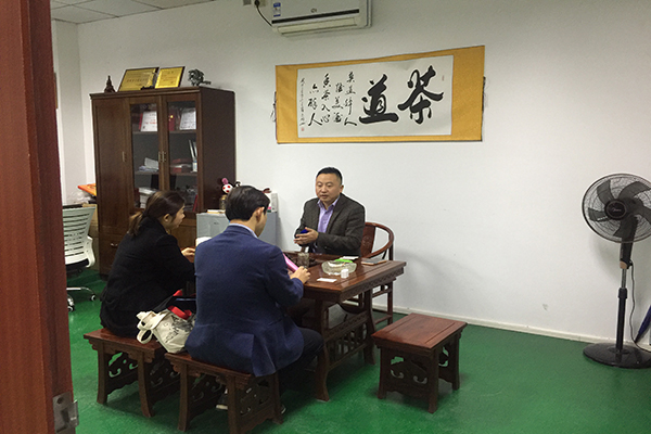 哪里找智能手環(huán)模具廠？深圳注塑模具廠前來報道