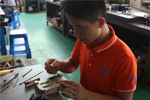 塑膠模具廠&mdash;&mdash;博騰納精工細作只為客戶滿意