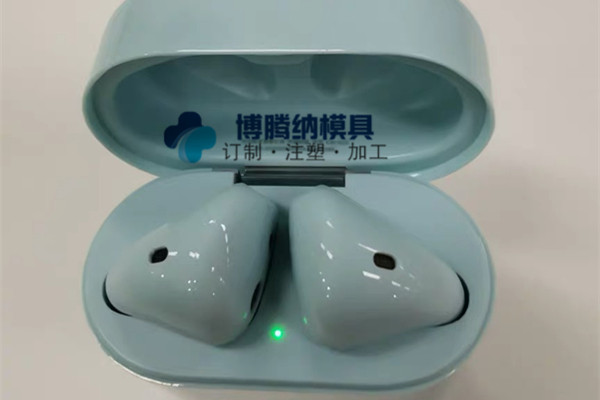 深圳TWS藍(lán)牙耳機(jī)模具：博騰納獨(dú)家專(zhuān)利，有分模線(xiàn)但你看不見(jiàn)！