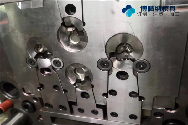 深圳塑膠模具加工廠&mdash;&mdash;13年精工細(xì)作只為客戶滿意